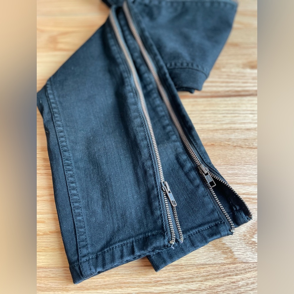 Free People black skinny jeans with zippers on the sides. Size 27W - Picture 3 of 9